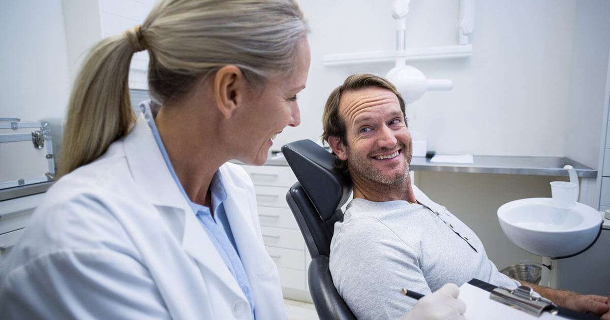 Falta de dientes: consecuencias más allá de lo estético y soluciones posibles
