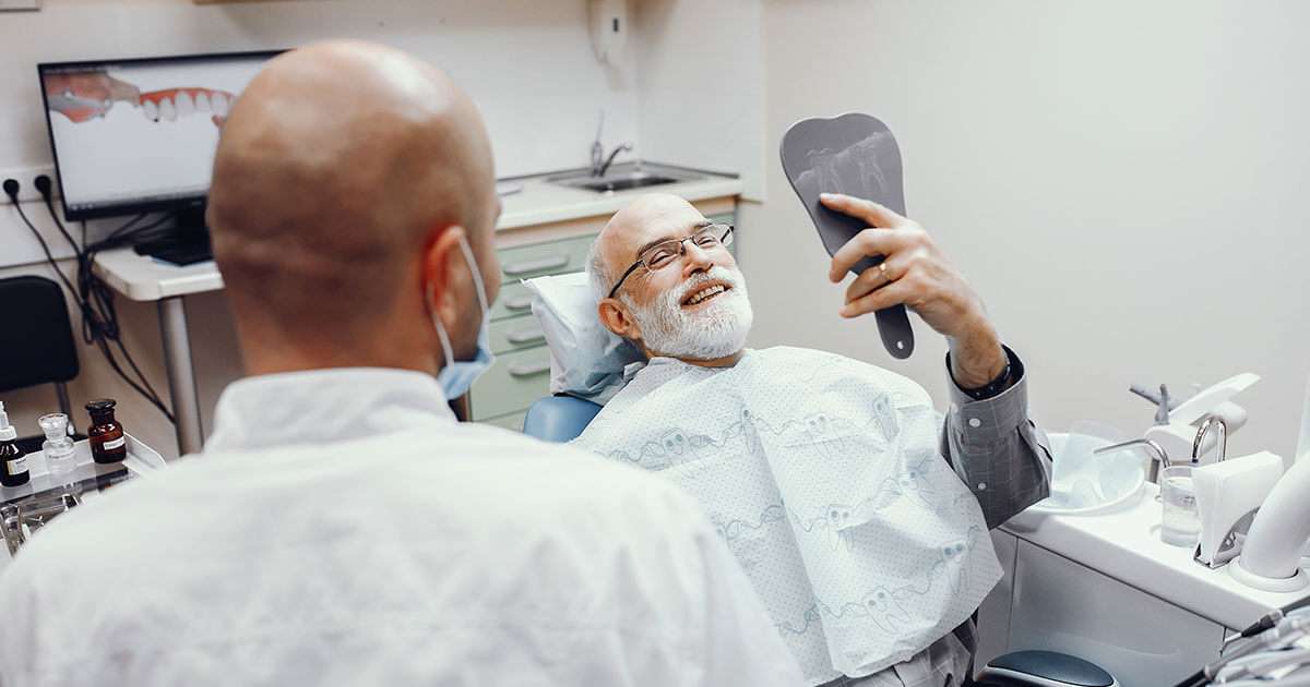 Tipos de implantes dentales: ¿cuál es el más conveniente para ti?